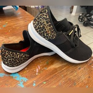 Women’s size 8.5 New Balance tennis shoes